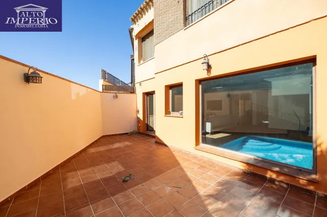 ESPECTACULAR CASA ADOSADA CON PISCINA INDEPENDIENTE — 43