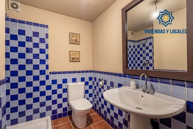 INCREÍBLE CHALET INDEPENDIENTE EN ZONA PRIVILEGIADA — 28