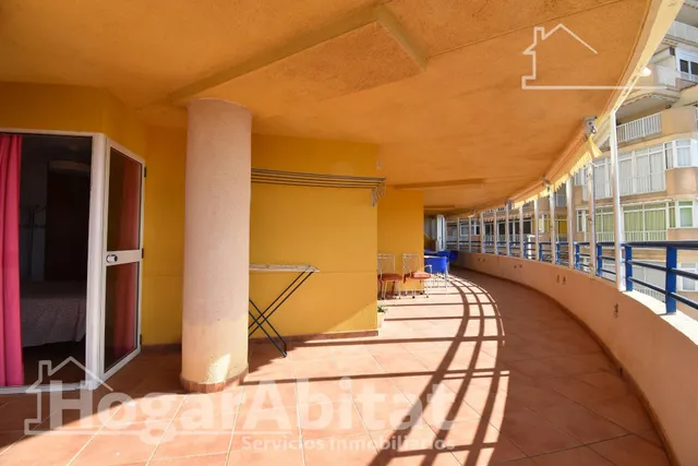 ¡SEGUNDA LÍNEA DE PLAYA! AMPLIO Y EXTERIOR CON GARAJE, ASCENSOR Y GRAN TERRAZA — 50
