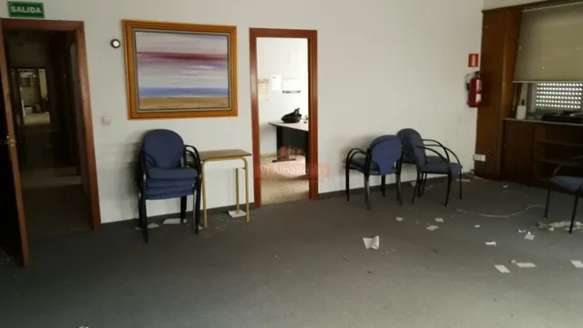 OCASION! SE ALQUILA GRAN ENTREPLANTA CON DIVERSOS DESPACHOS Y OFICINAS, EN EL CORAZON DE ALBACETE — 35