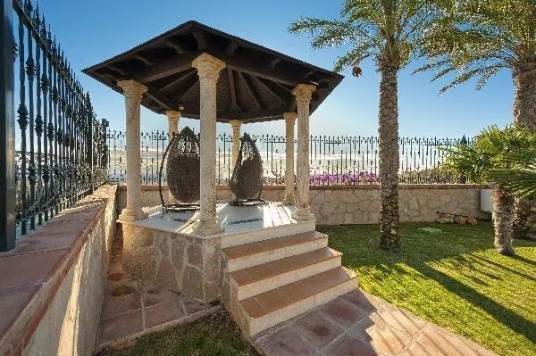 Villa de Lujo con vistas al mar y al golf. 7 dormitorios, 10 baños. Calanova Golf, La Cala de Mijas — 28
