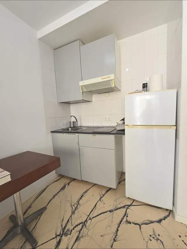 ESTUDIO CÉNTRICO CON TERRAZA – ALQUILER DE LARGA TEMPORADA - foto 2