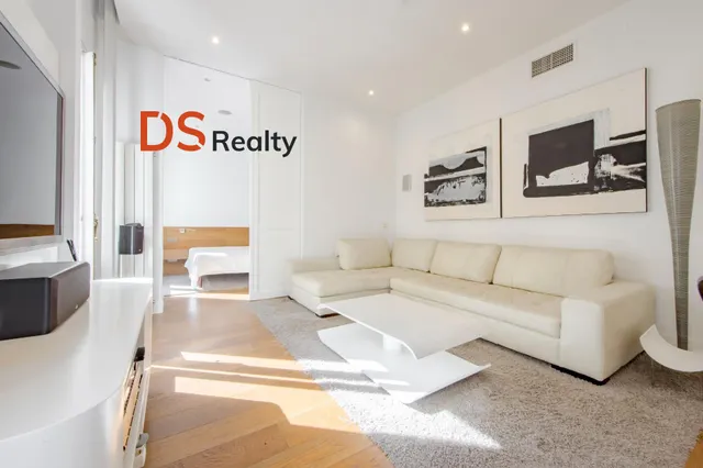 Ds realty presenta | vivienda exterior con tres balcones y terraza frente al templo de debod — 22