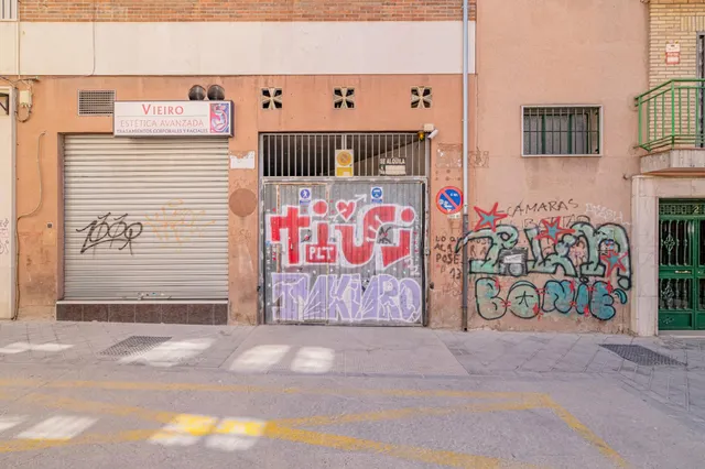Local en el Corazón de Granada - Ideal para Cocheras — 24
