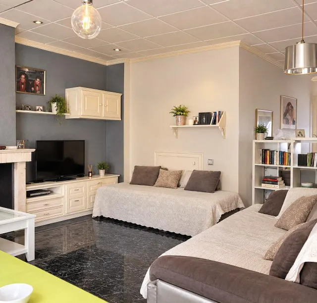 Casa de dos plantas 5 dormitorios 2 cocinas garaje terraza y buhardilla — 9