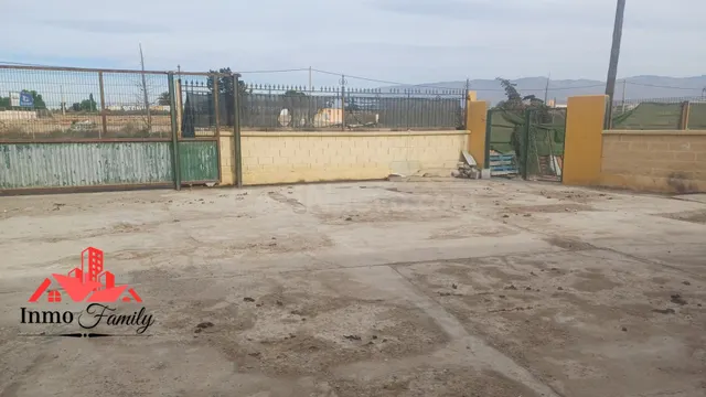 VENTA DE NAVE INDUSTRIAL CON SOLAR. ZONA LA CAÑADA. - foto 2