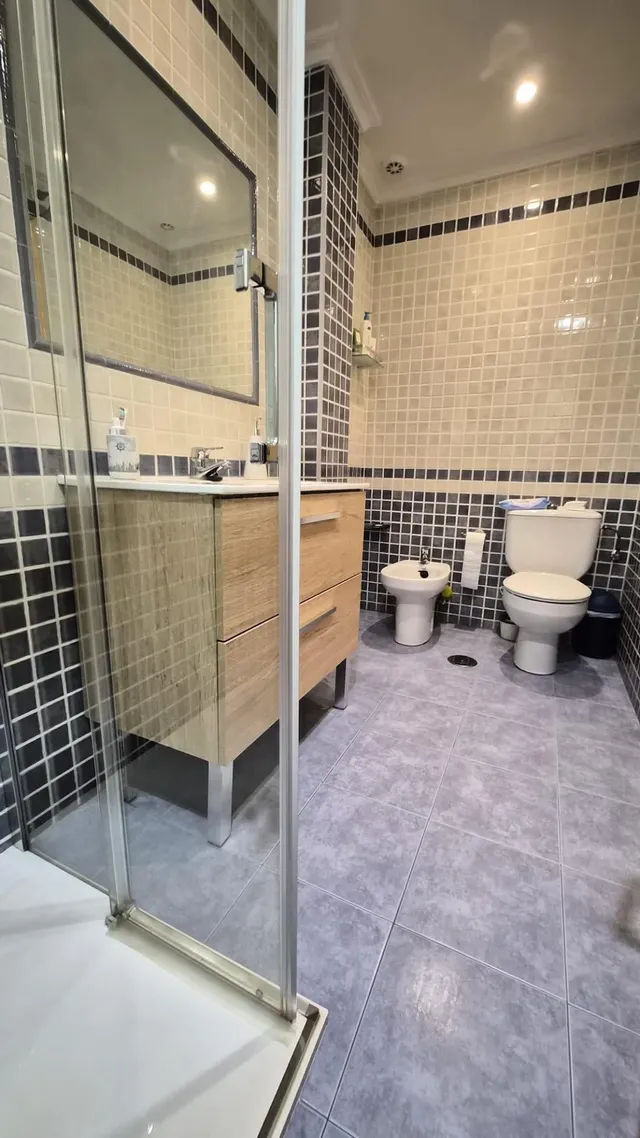 Vivienda unifamiliar de 3 plantas con jardín, terrazas y garaje en Algeciras — 7