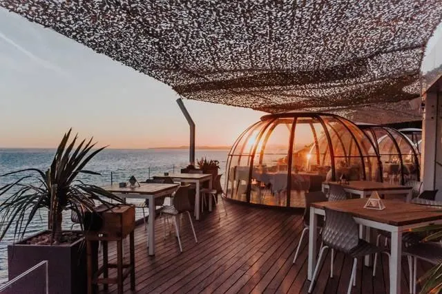 *** ÁTICO CON LINDAS VISTAS AL MAR Y A LA BAHÍA DE PUERTO MARINA. UNA JOYA !!!. — 26