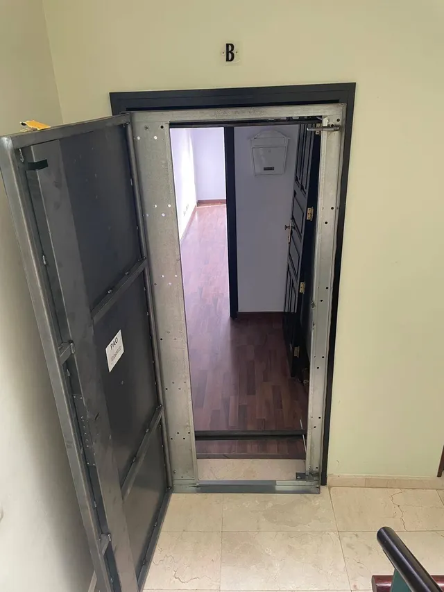 PISO EN VECINDARIO — 8