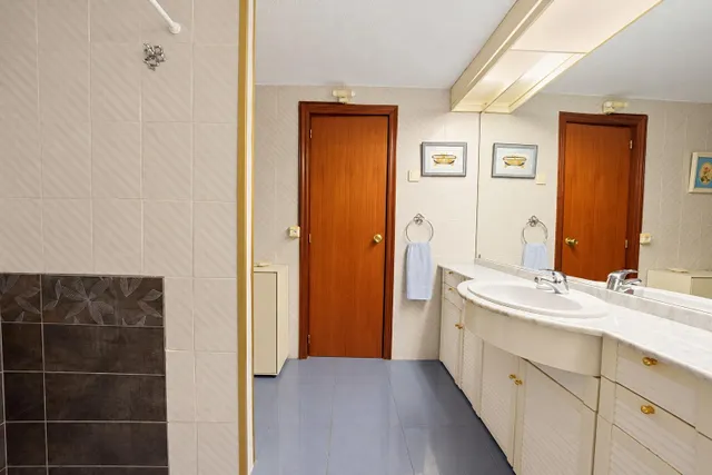 PISO DE 103 M2 CON GARAJE, TRASTERO Y BALCÓN EN PLENO CENTRO DE ALICANTE: 3ª PLANTA CON ASCENSOR — 13