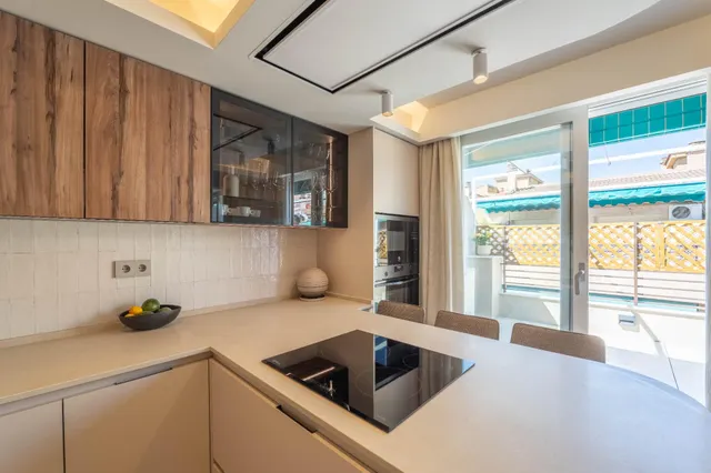 Impresionante Vivienda de Lujo con Diseño Moderno y Comodidades Exclusivas — 10