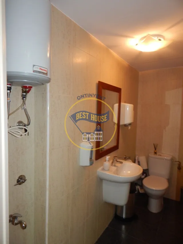 LOTE DE TRES LOCALES EN EL LLOMBO — 29
