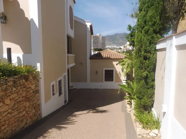 Precioso chalet de 6 dormitorios a 600m de la playa — 32