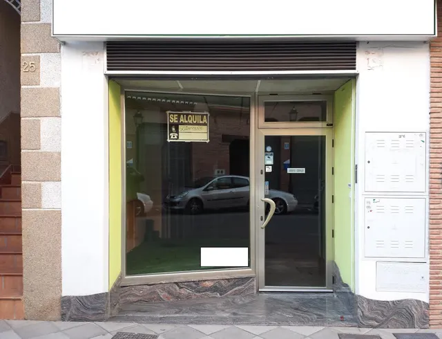 Local Comercial con Escaparate en Zona Estratégica — 7