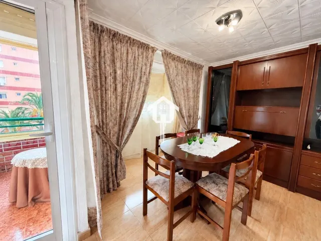 PISO EN VENTA EN ALICANTE. ZONA DE LA FLORIDA. 134m2 CON 4 habitaciones DOBLES, 2 BAÑOS COMPLETOS, TERCERA PLANTA CON ASCNESOR, TERRAZA Y DESPENSA. — 26