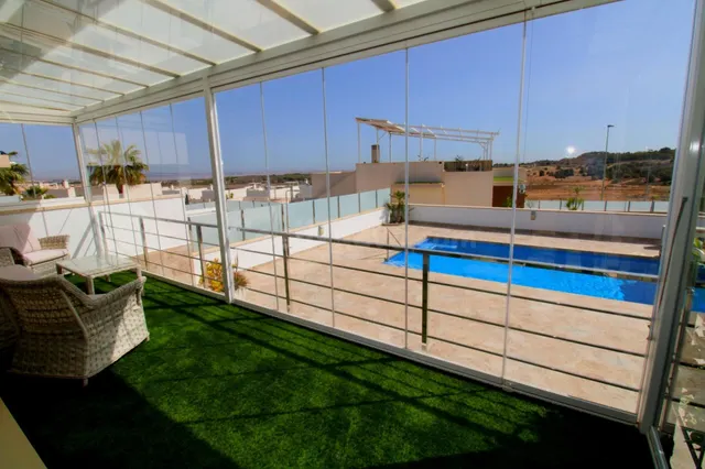 Villa de 5 dormitorios con vistas despejadas, zona San migue - foto 3