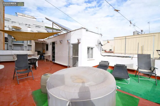 Casa de 4 habitaciones con almacén en LA Ràpita