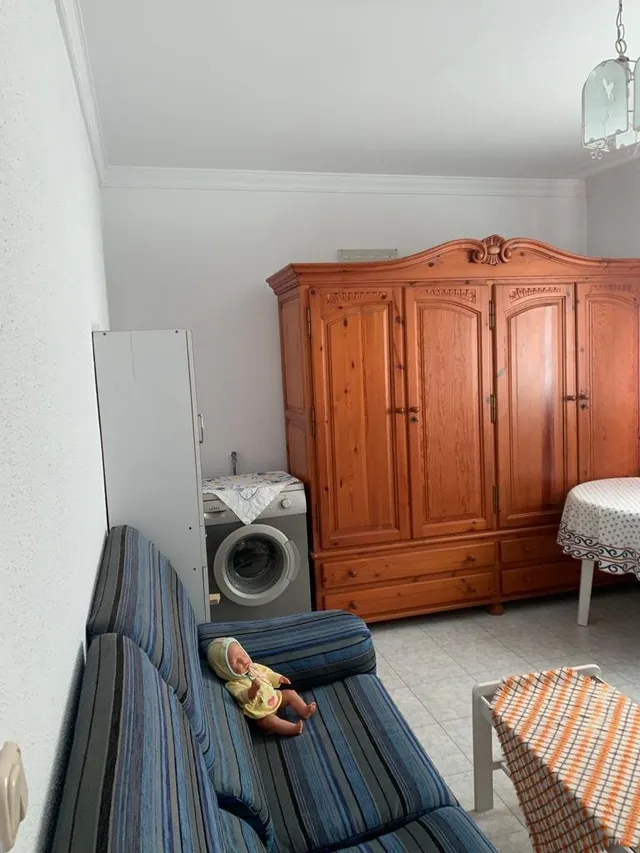 Gran casa con garajes y local comercial — 28