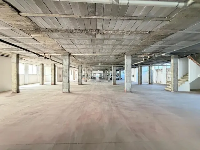 Local comercial 2800m² en venta - Estacion de autobuses — 30