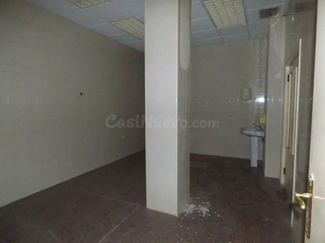 Local Comercial amplio en calle Lamberto Amat - foto 5