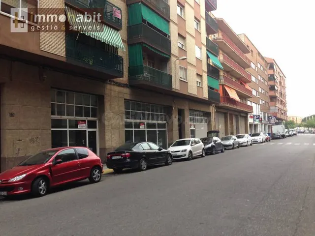 Local de 80 m2 mas 55 m2 de altillo en cap pont — 6