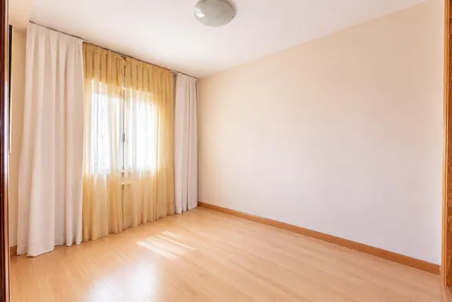 VIVIENDA ALQUILADA CON INQUILINOS SOLVENTES, NO SE PUEDE VISITAR. — 12