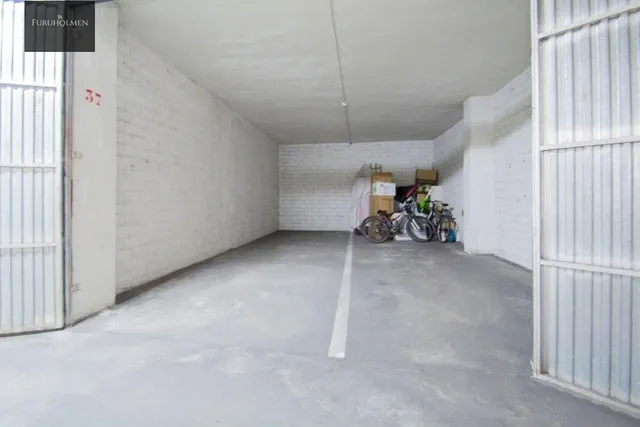 Se vende plaza de aparcamiento cerrada junto Alhamar — 6