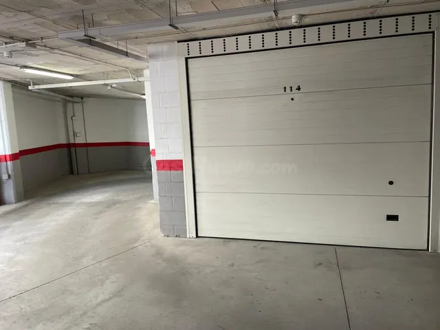 Plaza de garaje cabinada en venta en Benidorm, centro.
