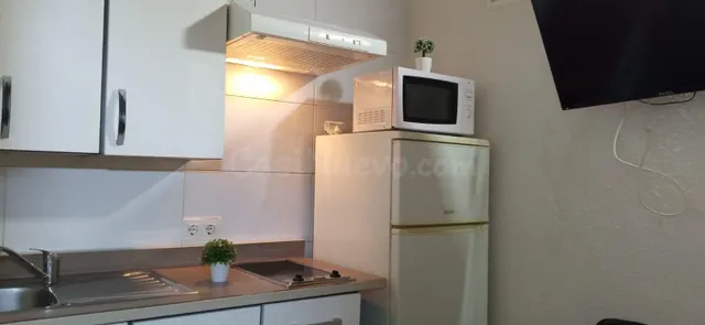 Estudio con mezzanine. 2do piso sin ascensor. Luz y agua incluidos. 45 mts2 AO — 5