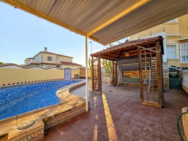 ¡Descubre la Exclusividad y el Lujo Mediterráneo en Esta Impresionante Villa en Esquina - Torrevieja — 18