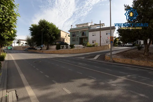 Casa independiente a 5 minutos de Granada en buen estado para entrar a vivir — 48