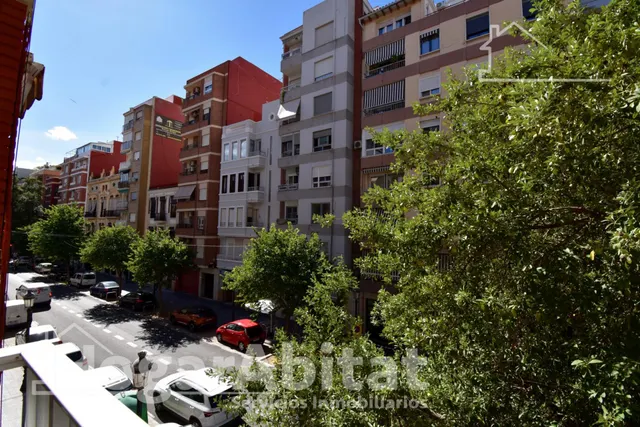 Luz natural y amplitud en este piso esquinero con dos balcones, ascensor y trastero a 100 metros de la playa — 24