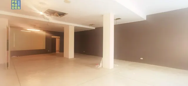 EXCELENTE LOCAL EN PRINCIPAL VIA COMERCIAL. — 10