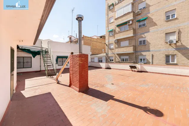 Local + vivienda en Avda. Cadiz — 28