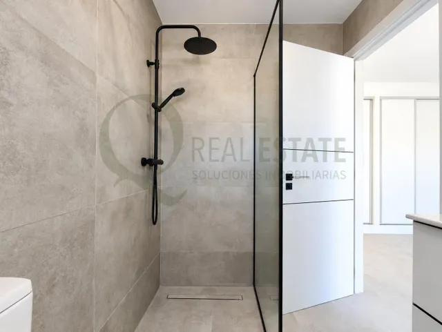 Chalet independiente con jardín y amplias terrazas en Lanuza, El Campello. — 29