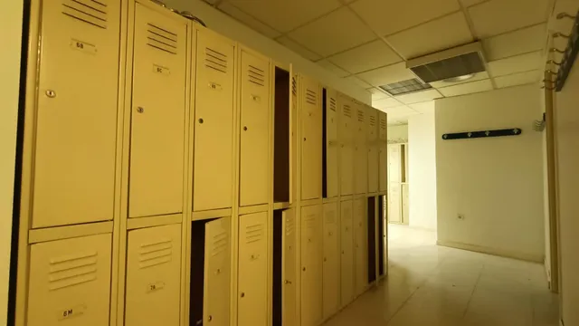 Amplio Local Comercial en Elche - Ideal para Centro Estético o Deportivo — 20