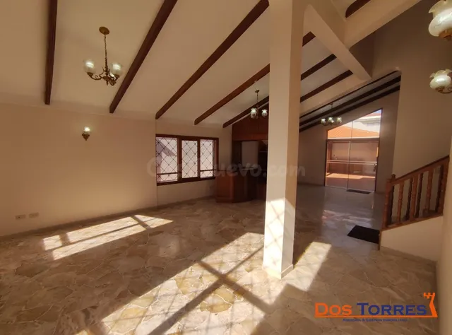 Amplia Casa de 4 dormitorios en Urbanización SIDUMSS - foto 2