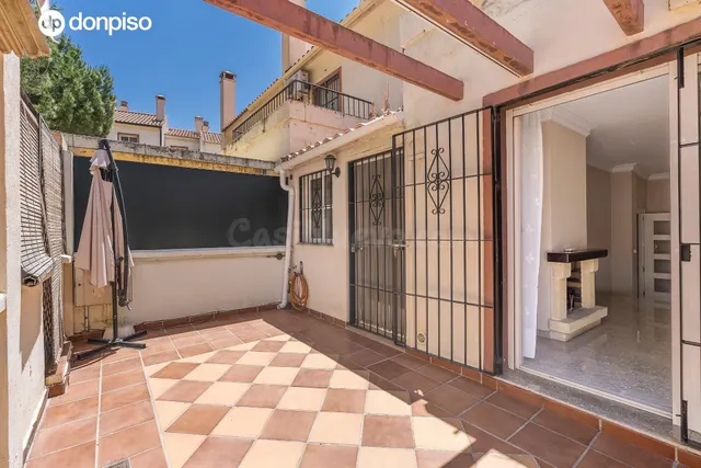 ADOSADA EN URBANIZACIÓN EN HUETOR VEGA — 4