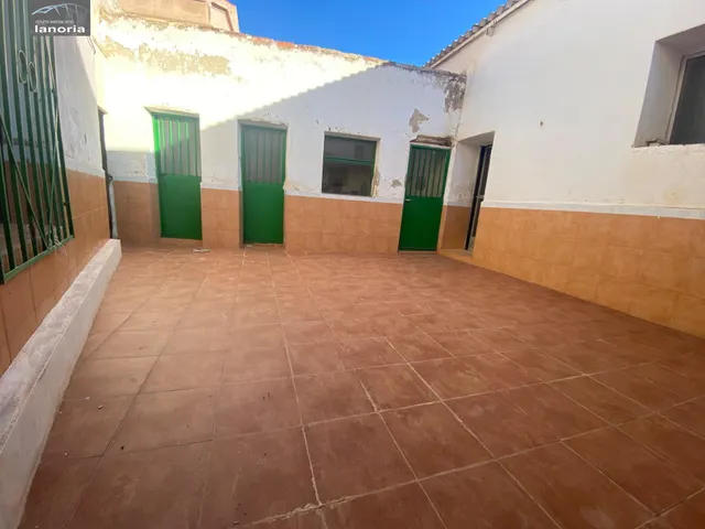 Grupo la Noria VENDE casa independiente con patio en Argamasón. Situado a 20 Kilometros de Albacete capital — 6