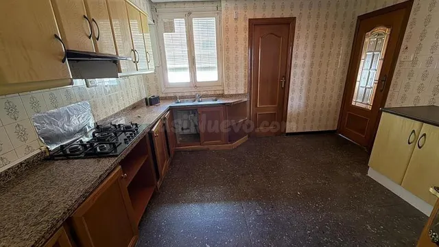 Amplio y luminoso piso en venta en Almansa, Albacete por €98 - foto 3