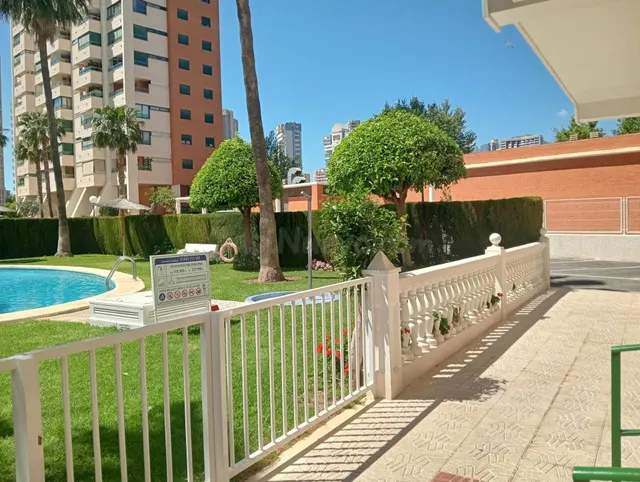 Piso de 60 m2 Reformado en Planta 11 • Rincón de Loix Bajo | - foto 2