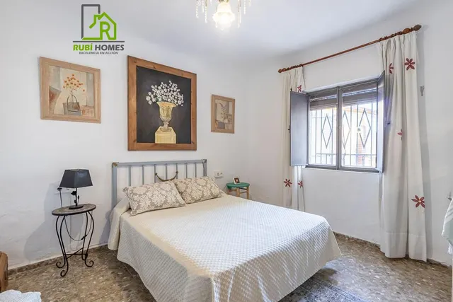 Amplia casa independiente de seis dormitorios a un paso del pantano de los Bermejales — 20