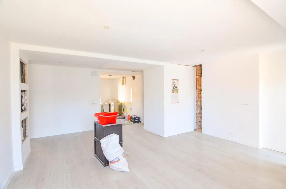 Urbis te ofrece un piso y estudio en venta en zona Salas Bajas, Salamanca.