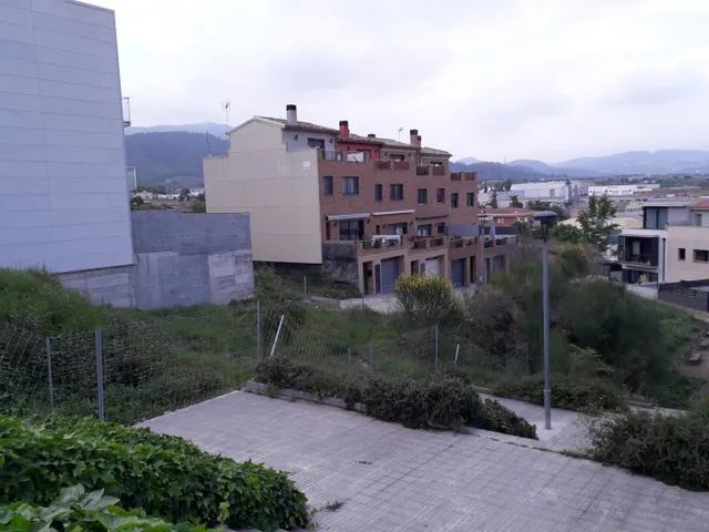 TERRENO URBANIZABLE — 6