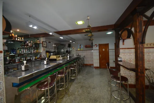 ¡¡ Gran oportunidad de negocio !! Venta de dos locales comerciales, opción a compra o traspaso. — 3