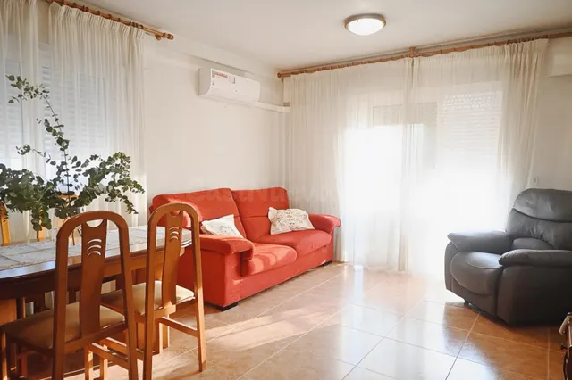 Luz, amplitud y vistas despejadas. Vivienda de esquina con a - foto 3