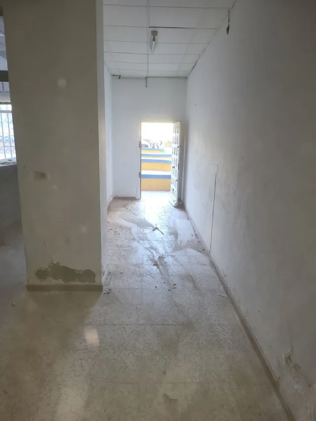 se vende local en nuevas colinas — 11