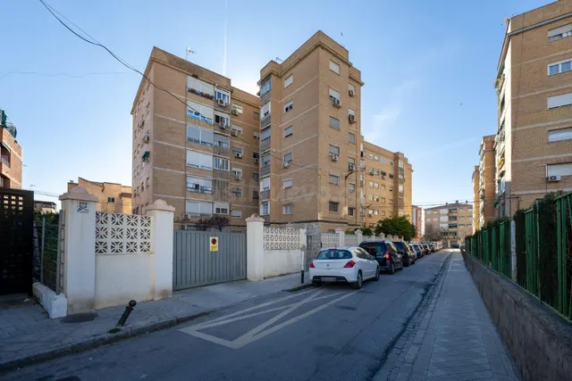 Tu próximo hogar en Calle Carmen de Icaza a 10 minutos de la parada del metro y del PTS. — 2
