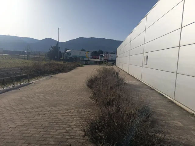 Nave con oficinas en ciudad del transporte — 9