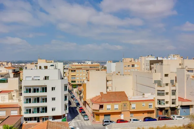 UN ACOGEDOR APARTAMENTO EN EL CENTRO DE TORREVIEJA — 17